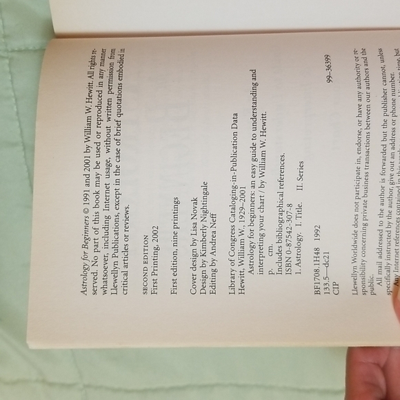 Astrology For Beginners An Easy Guide To Understanding & Interpreting Your Chart - Picture 4 of 6